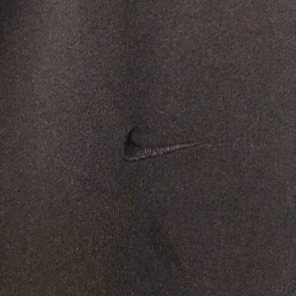 Small Nike Top - Picture 2 of 3